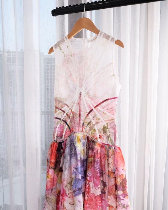 Full item product photo