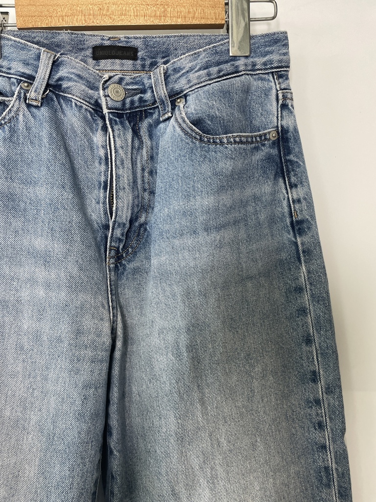 UNIQLO-STRAIGHT-FIT JEANS