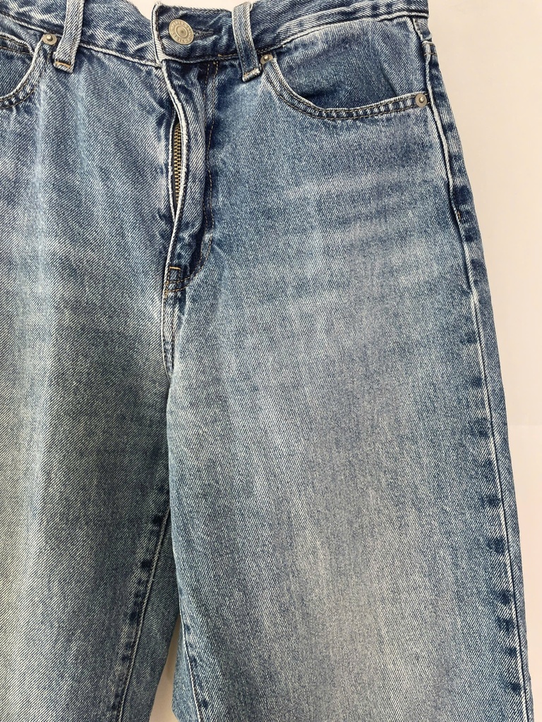 UNIQLO-STRAIGHT-FIT JEANS
