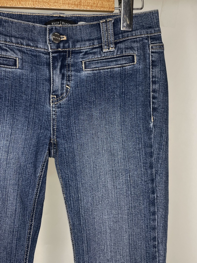 WHITE HOUSE BLACK MARKET-JEANS FLARE JEANS