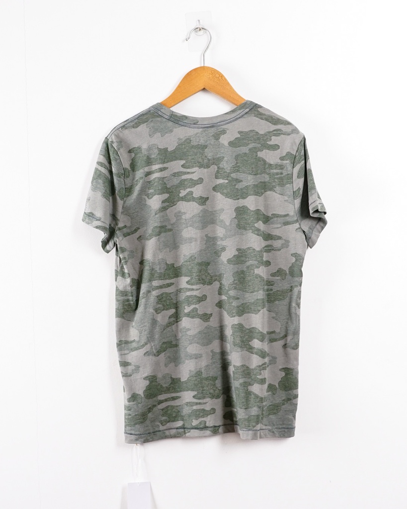 UNIVERSAL THREAD-T-SHIRT