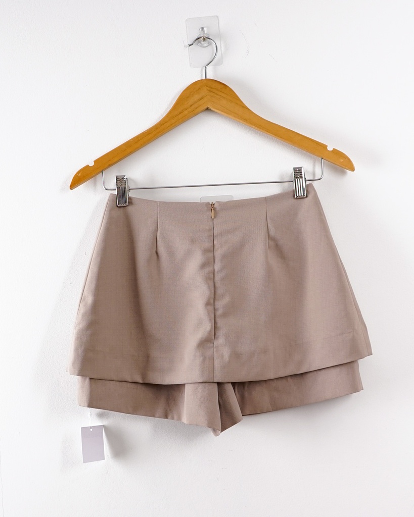 UNKNOWN-TAILORED SHORTS