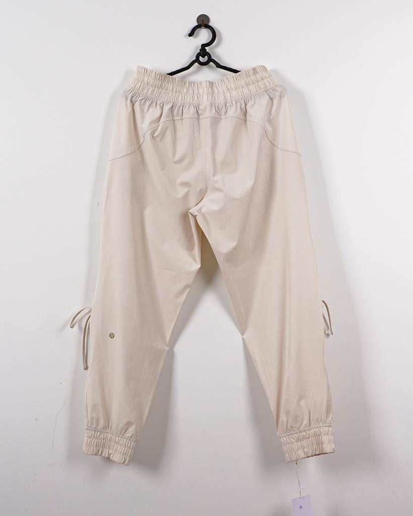 LULULEMON-TAPPERED PANTS