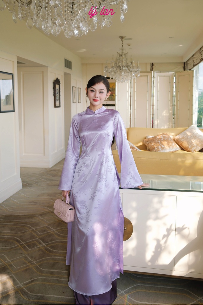 LÝ LAN-ÁO DÀI TÍM YÊN (XL)