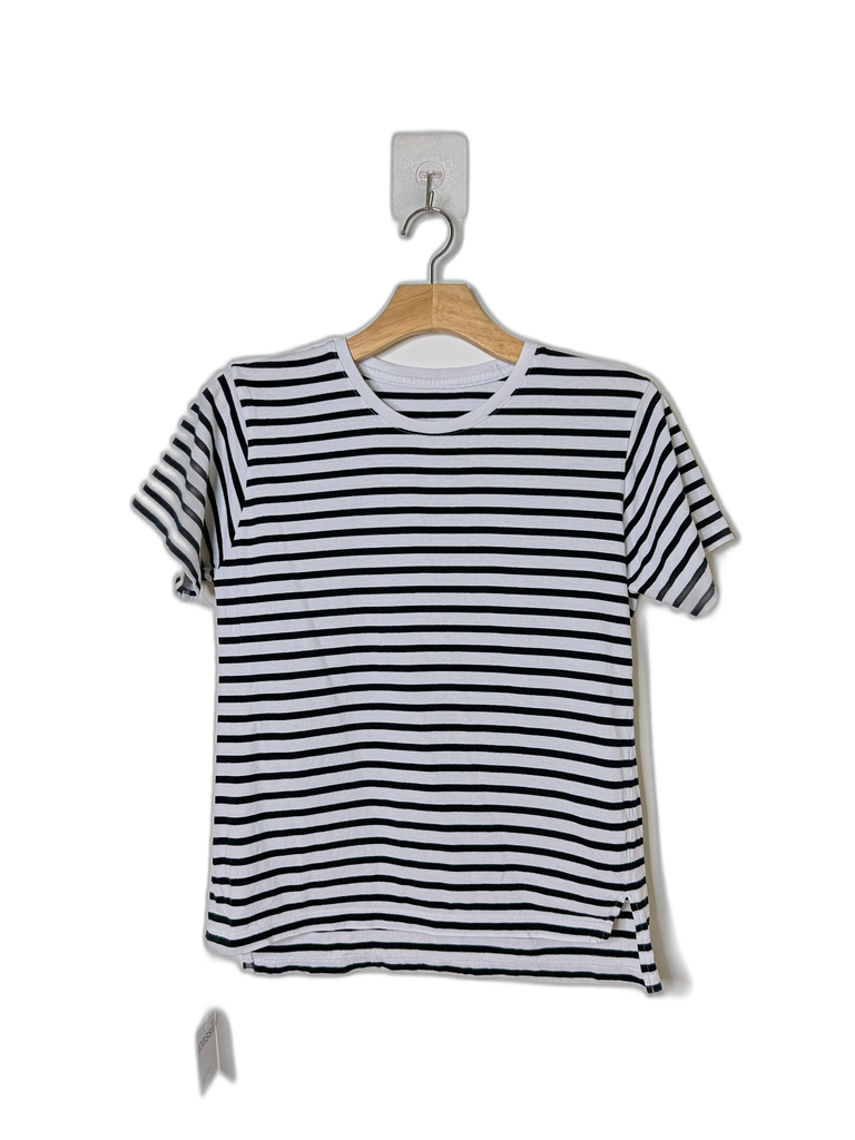 UNKNOWN-T-SHIRT