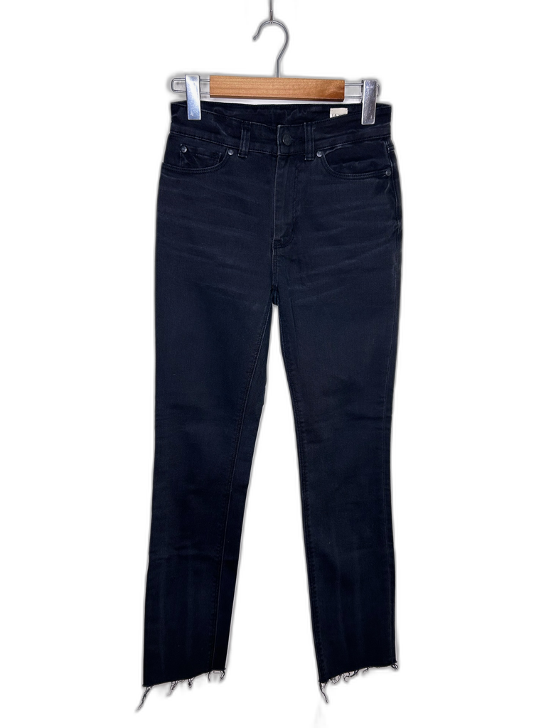 LA VIE-STRAIGHT-FIT JEANS