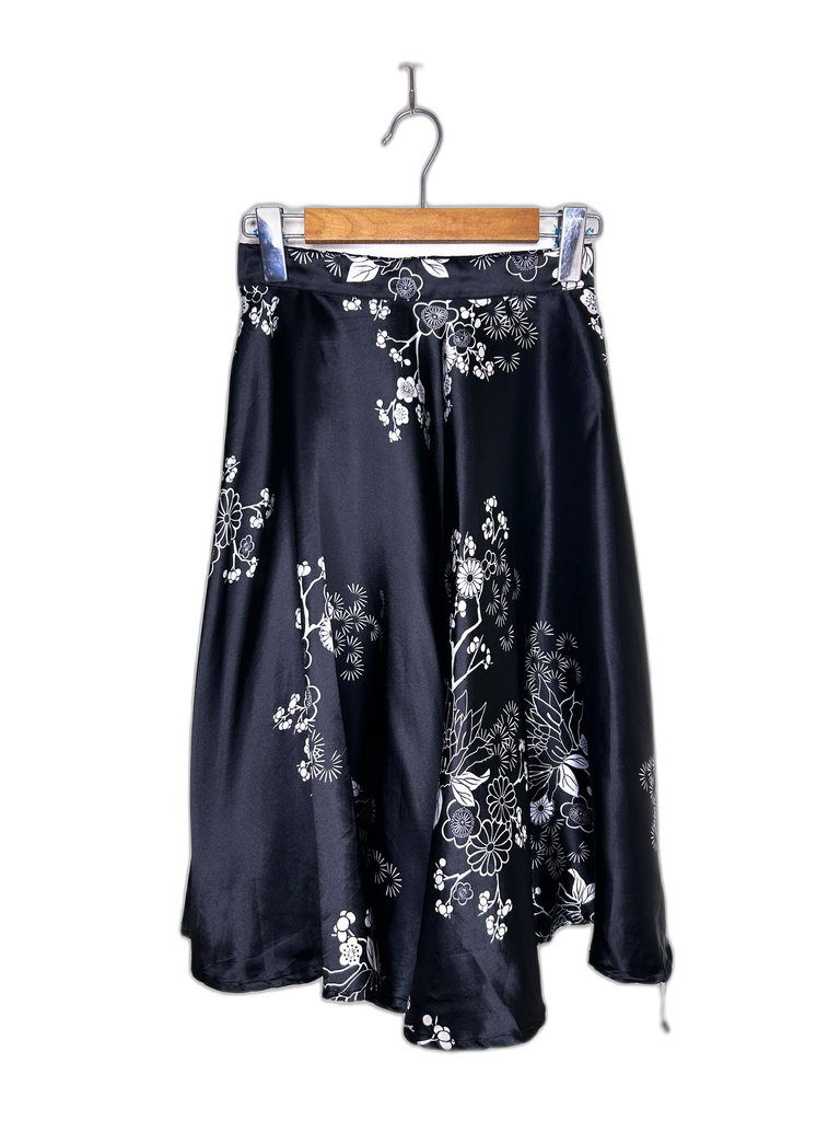 UNKNOWN-MIDI SKIRT