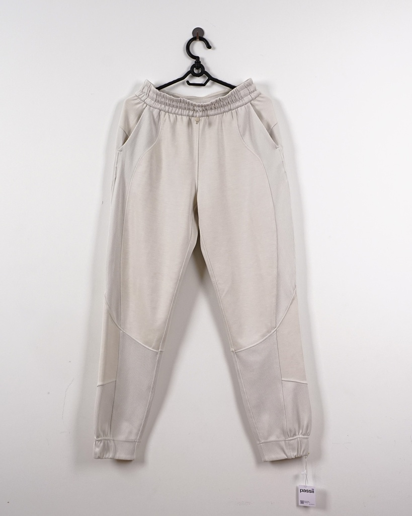 LULULEMON-TAPPERED PANTS