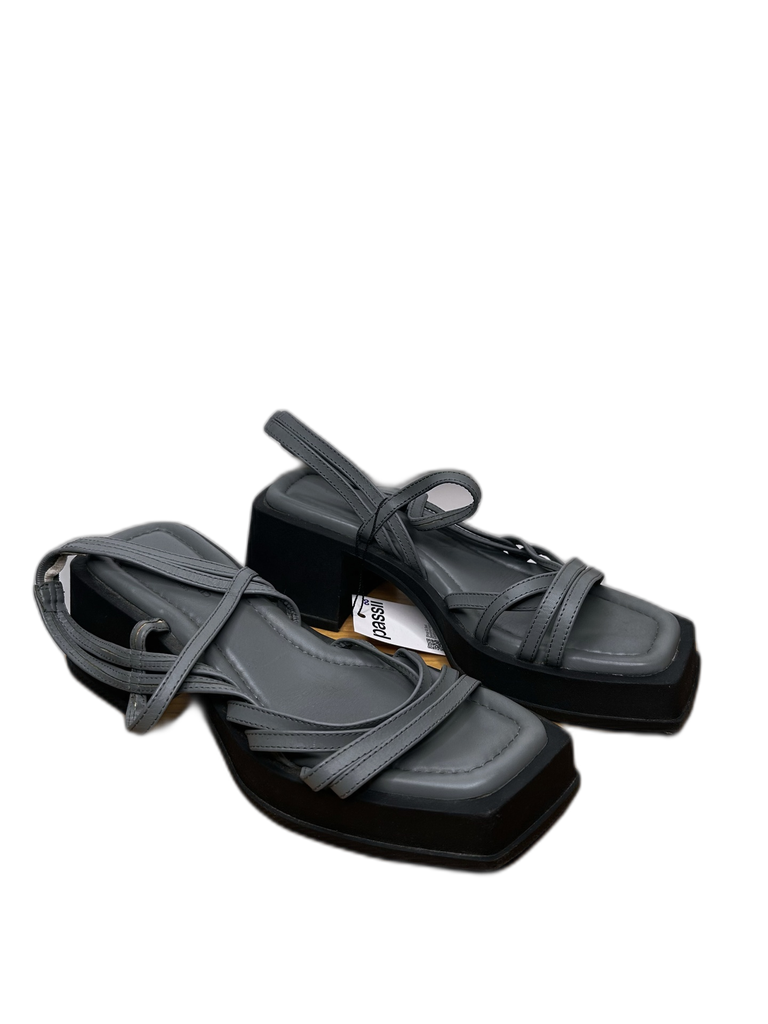 VAGABOND-MEDIUM-HEEL SANDALS (2-5 CM)