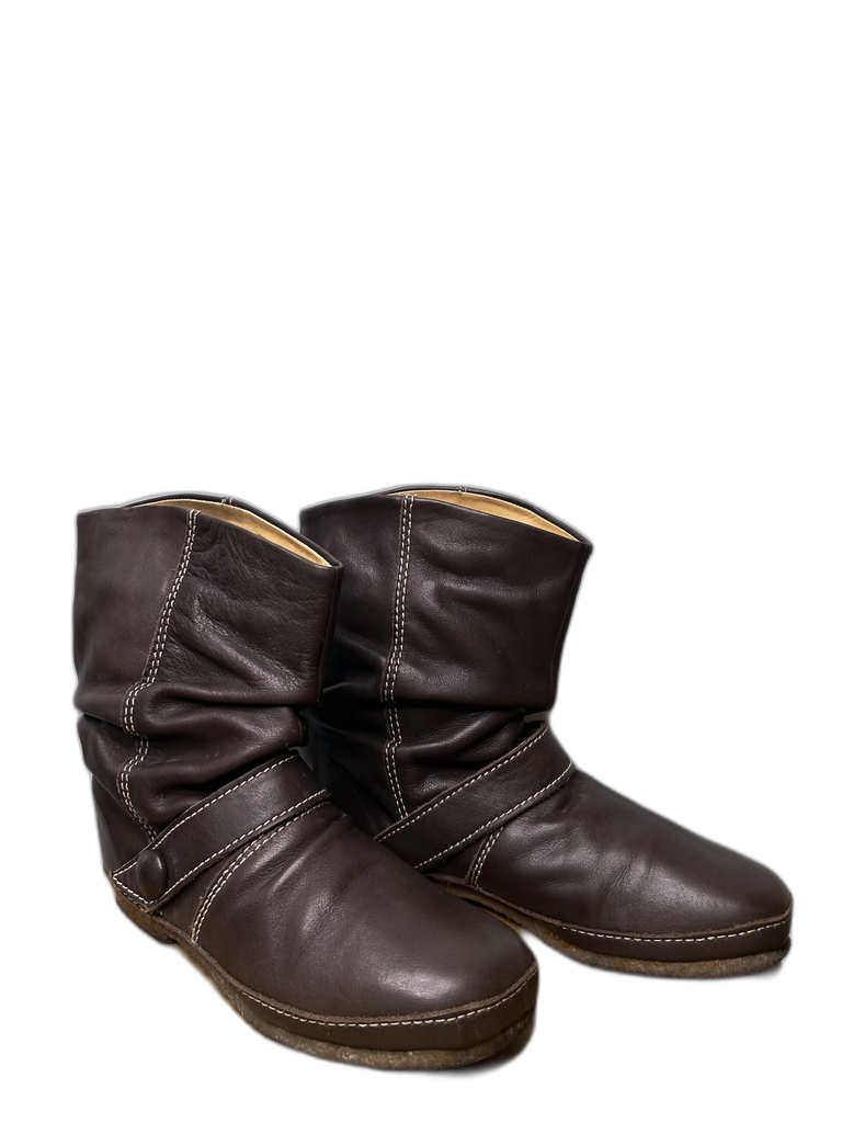 ASSORTED BRAND-BOOTS