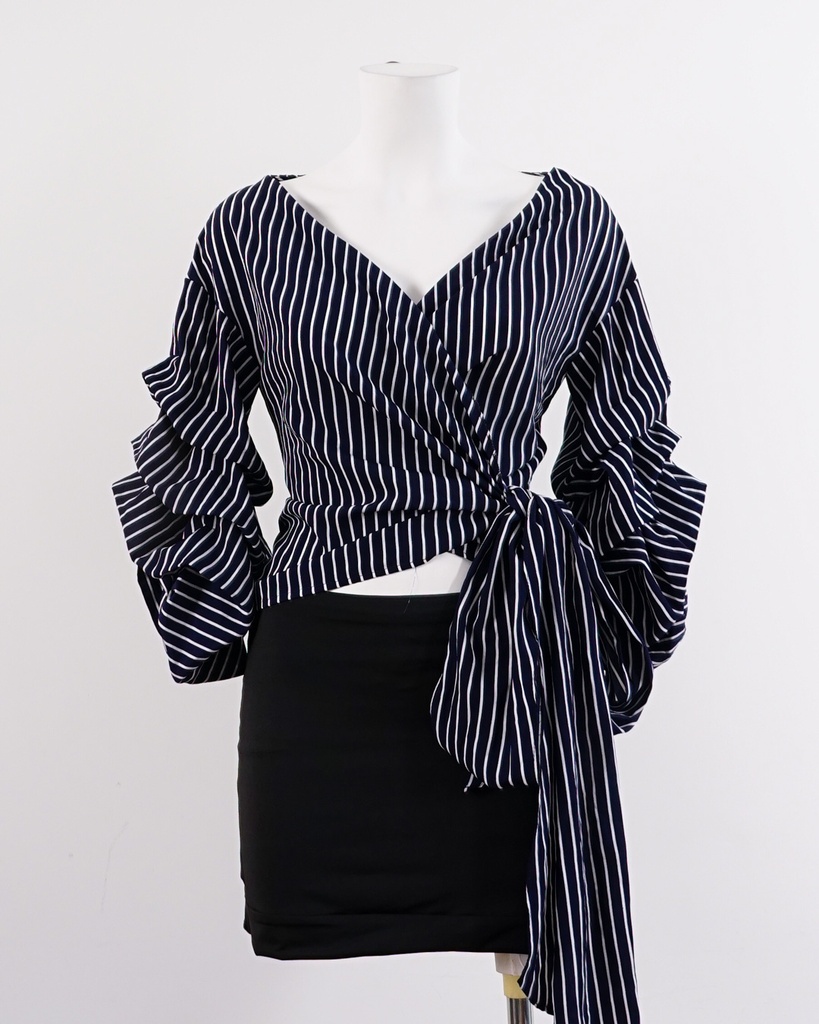 OOR CHIN-LONG_SLEEVES TOP