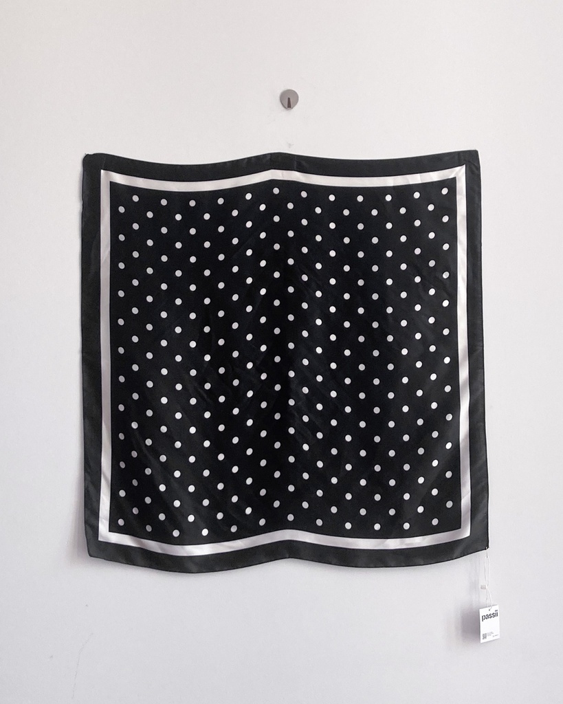 UNKNOWN-SCARVES & SHAWLS