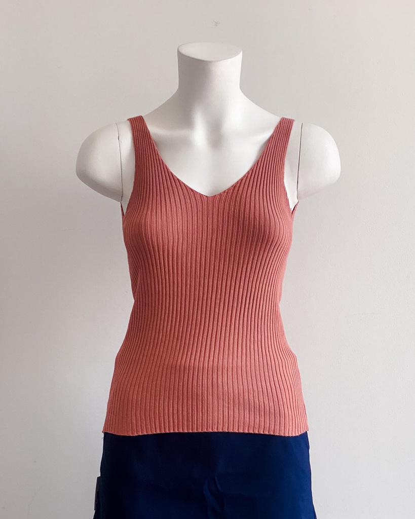 UNKNOWN-SLEEVELESS TOP (TANKTOP/TUBE TOP)