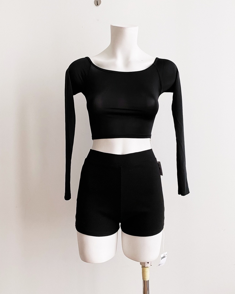 PRETTYLITTLETHING-CROPTOP