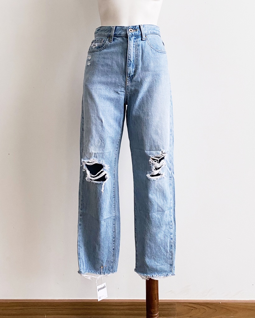 UNIQLO-HIGH-RISE JEANS