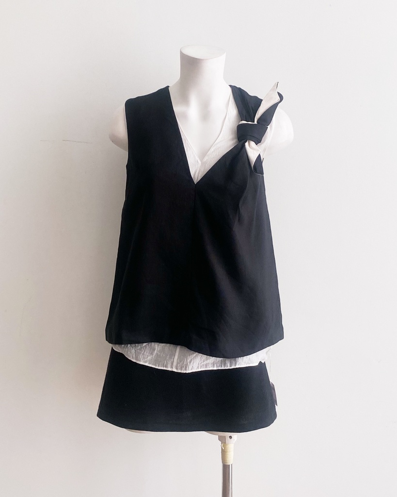 LELAM-SLEEVELESS TOP