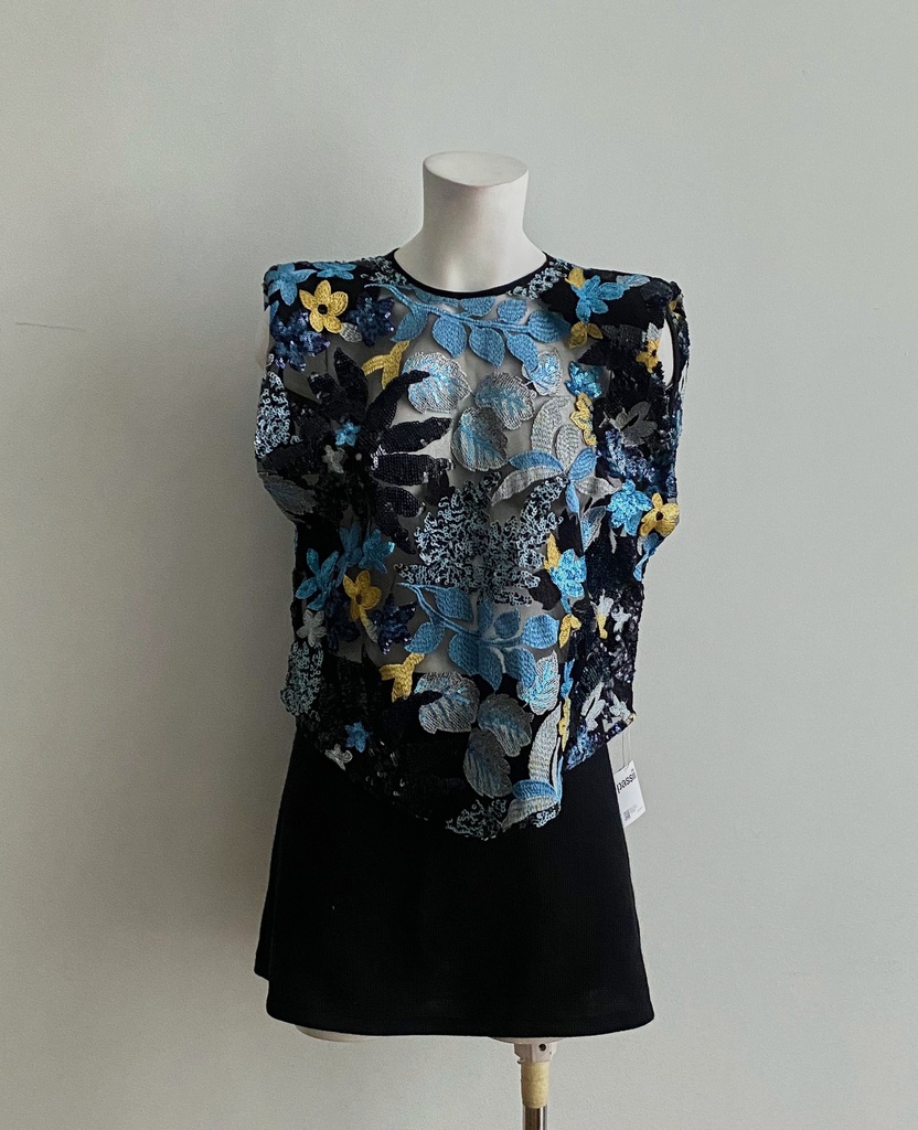 UNKNOWN-SLEEVELESS TOP