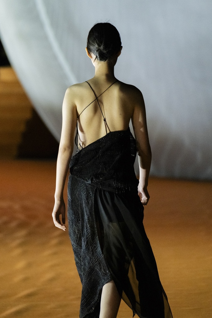 KHAAR.WORLD-ĐẦM TẦM GAI